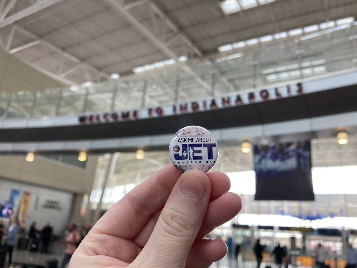 JpnCons_Chicago's tweet photo. Our JET Coordinators have recently been hard at work hosting in-person information sessions for prospective JET applicants 📝

Have questions about the application or the program? There’s still time to register for today’s online session or upcoming ones. https://t.co/lMBiztkPYJ https://t.co/WK4p2Fzbiv
