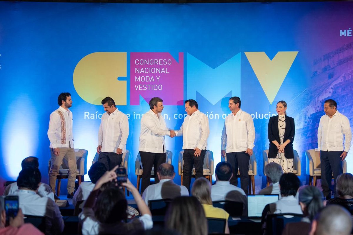 NotiRasa's tweet image. ¡Yucatán es Moda!🧵Gobernador Díaz Mena inaugura Congreso Nacional de Moda y Vestido 2025. Inversión de $76 MDP en uniformes locales, +1,500 empleos. Impulsa la industria textil. Finaliza mañana viernes. #ModaYucatán #Canaive #HechoEnYucatán

tinyurl.com/bdz7j9v4