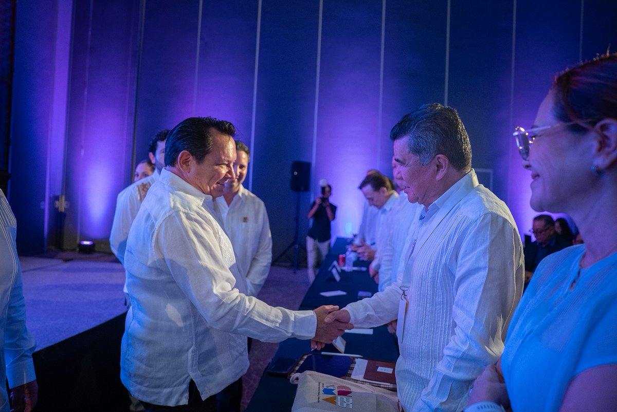 NotiRasa's tweet image. ¡Yucatán es Moda!🧵Gobernador Díaz Mena inaugura Congreso Nacional de Moda y Vestido 2025. Inversión de $76 MDP en uniformes locales, +1,500 empleos. Impulsa la industria textil. Finaliza mañana viernes. #ModaYucatán #Canaive #HechoEnYucatán

tinyurl.com/bdz7j9v4