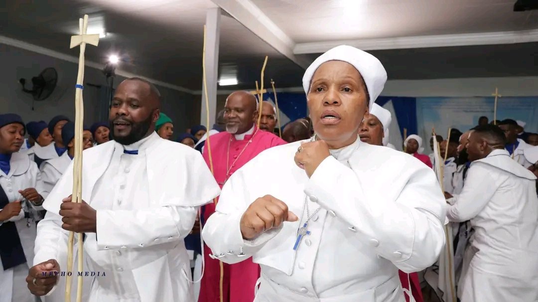 PASTOR_MASEMULA's tweet photo. Those Who kneel Before God Can Stand Before Anyone. 

#EVBS #EVCS #202ALIVE #PASTOR_MASEMULA. https://t.co/6JM2MfNmlV