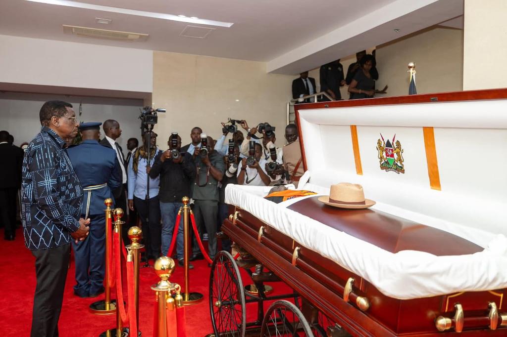 orengo_james's tweet image. It is well, Jakom!
A statesman. A visionary. A tireless defender of democracy and justice.
Your legacy is etched in the soul of our nation, unshaken, unmatched, and eternal.
#RailaOdinga #BabaTheEnigma