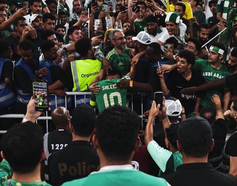 AbuOmar_FCB's tweet image. ياساتر الصورة.. اقسم بالله توب اجمل صور شفتها للأسطورة سالم بمسيرته الكروية🥶🥶🥶💙