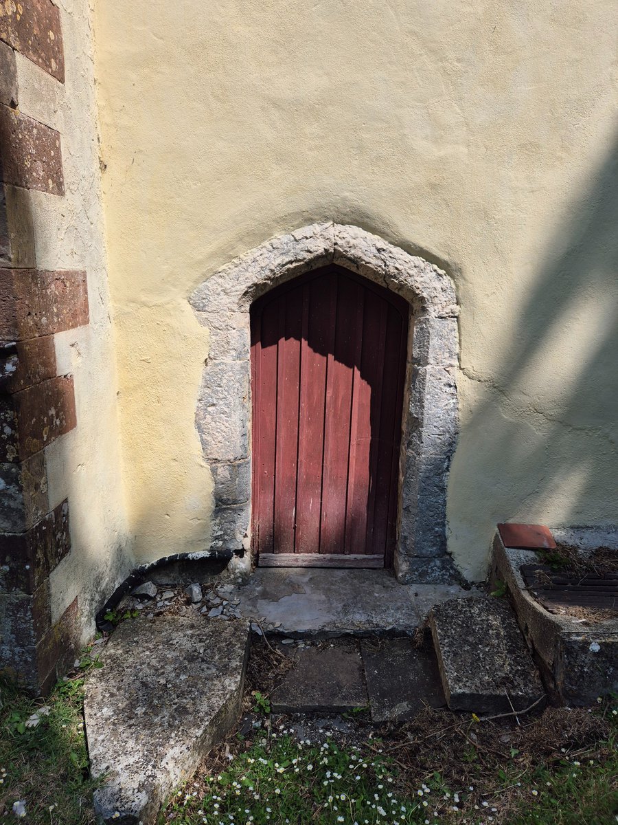 South transept. South elevation #StAndrewStogursey #Somerset for #AdoorableThursday

Simple planked and filleted door, probably now redundant. Set in a similarly simple chamfered pseudo-4-centred arch. Although the masonry looks ancient this probably dates to the C15 remodeling