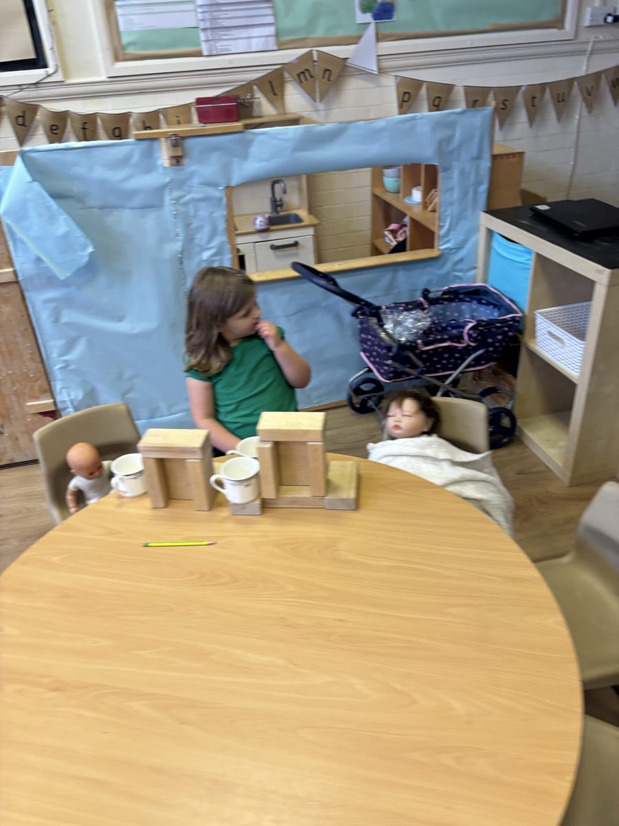 weaverhamschool's tweet image. We finally got to find out the identify of the monster from our English book! We say monster…turns out it was Charlie and Eddie’s brother Marcus! We also found out he loves breakfast. So obviously we drew and made models for him of what our favourite breakfasts are 🥓 🍳 🥯 🥐