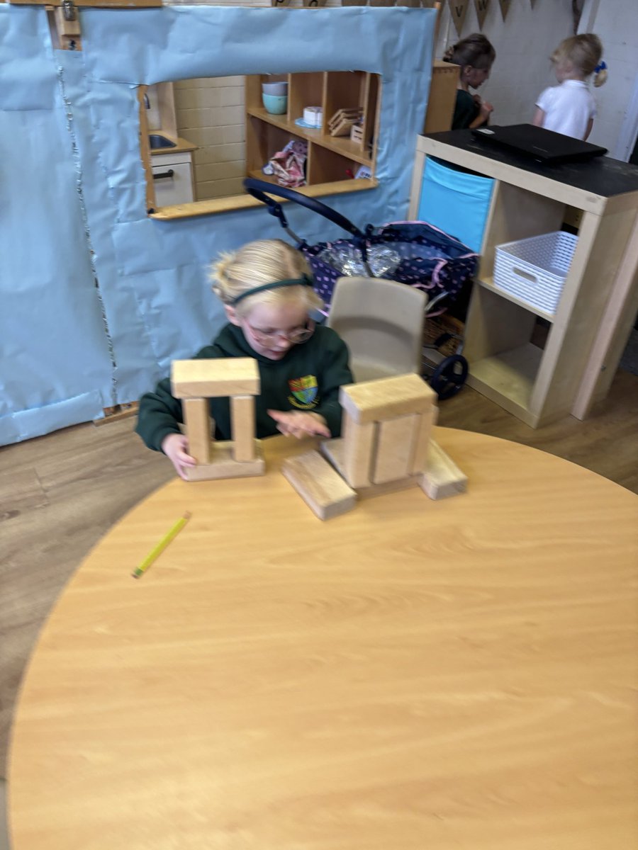 weaverhamschool's tweet image. We finally got to find out the identify of the monster from our English book! We say monster…turns out it was Charlie and Eddie’s brother Marcus! We also found out he loves breakfast. So obviously we drew and made models for him of what our favourite breakfasts are 🥓 🍳 🥯 🥐