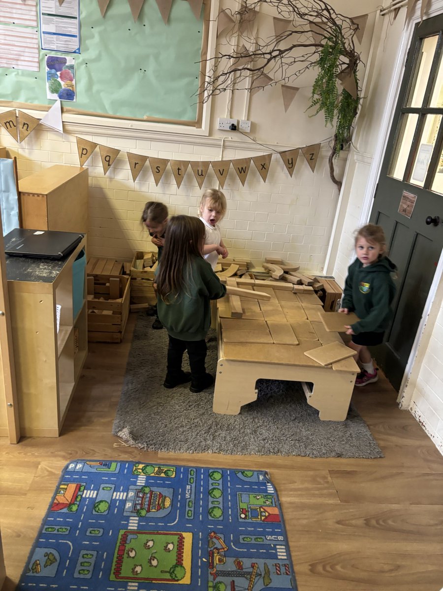 weaverhamschool's tweet image. We finally got to find out the identify of the monster from our English book! We say monster…turns out it was Charlie and Eddie’s brother Marcus! We also found out he loves breakfast. So obviously we drew and made models for him of what our favourite breakfasts are 🥓 🍳 🥯 🥐