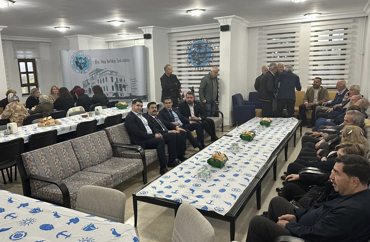 İstanbul Milletvekilimiz, Grup Başkan Vekilimiz Buğra Kavuncu’ya, vefat eden kıymetli babaannesi için taziye ziyaretinde bulunduk.

Merhumeye Allah’tan rahmet; Buğra Başkan’a ve ailesine sabır ve başsağlığı diliyorum. 
Mekânı cennet, ruhu şâd olsun inşallah.