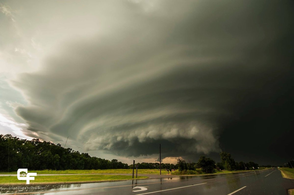 June 26, 2018 - Douglass, KS

Another shot of this crazy mothership! #kswx #wxtwitter