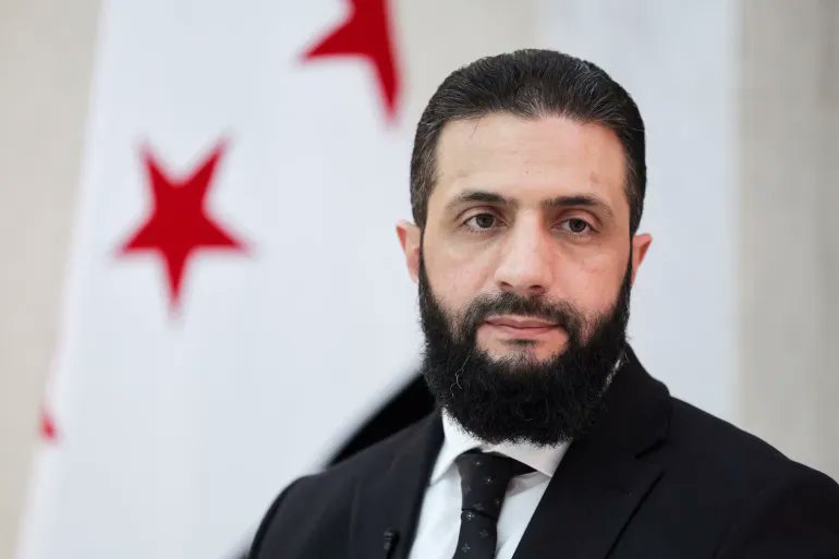 إلى #أحمد_الشرع

﴿ كُتِبَ عليكم القتال وهو كُرهٌ لكم ﴾

ما تركتَ دبلوماسيةً، ولا ودًّا، ولا دولة، ولا مجاملة، ولا إثباتًا أنك لا تريد القتال ولا خوض الحروب، إلا وفعلتَه.

وما زاد ذلك المتربّصين بك إلا تربصًا، وإعدادًا، وتخطيطًا لتقسيم سوريا، وأنت مشغول بنسج العلاقات الدولية.