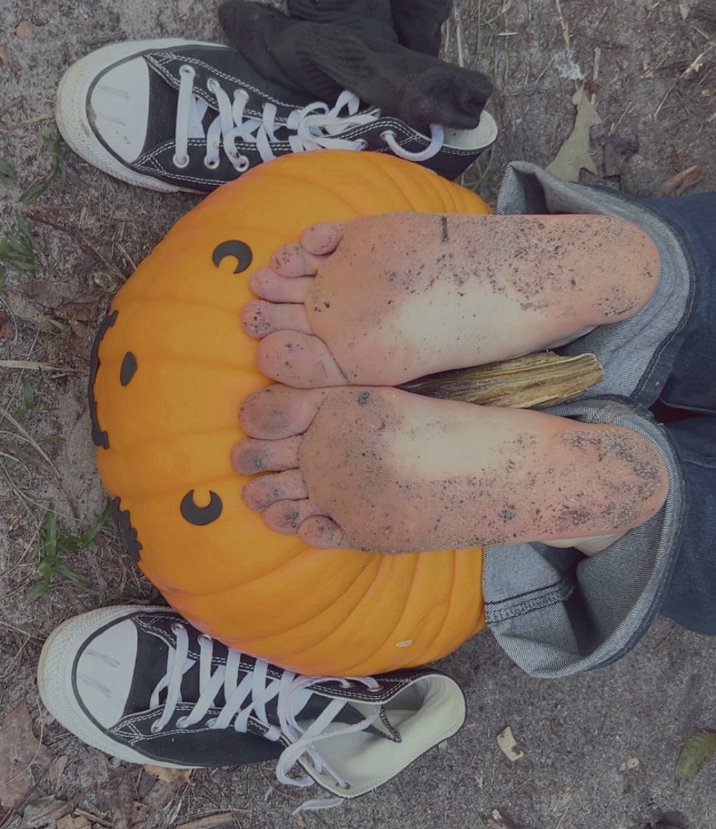 ~Happy Halloween Gooners ~
#femboyfeet #boyfeet #feet #feetdomination #humilation #footworshipers #feetpaws #footdom #outdoorfeet #fetish #gayfeet #kink #footlovers #tickling #feetsoles #soles #toes #feetfetısh