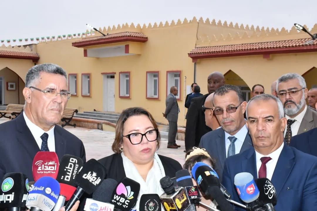 Algerie_aps's tweet photo. #Nâama : #Arhab souligne l'importance du renforcement de la coopération avec les partenaires pour améliorer l'insertion professionnelle des diplômés de la #formation_professionnelle 

🔗https://t.co/AZr99U6wbm https://t.co/Wsxl3Kg07w