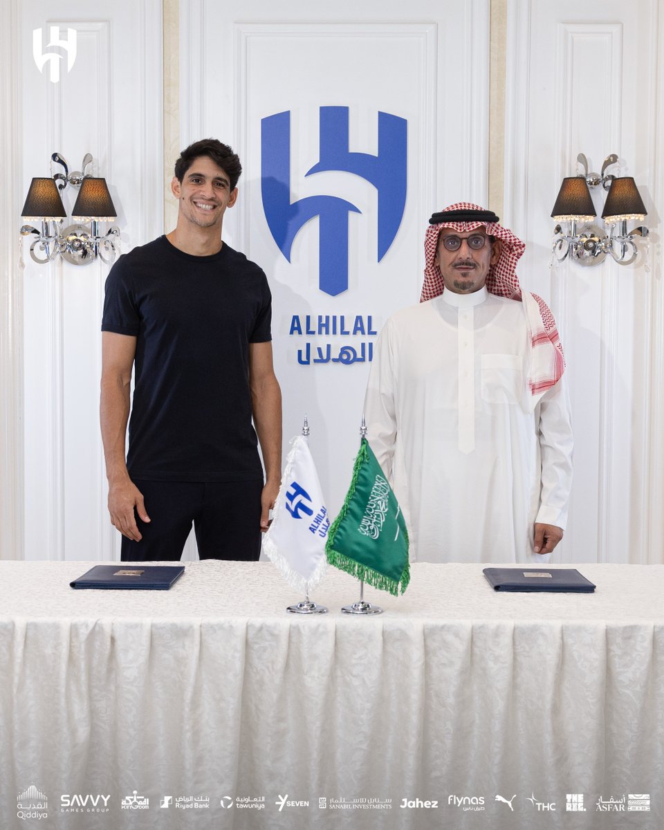 سمو رئيس مجلس إدارة شركة نادي #الهلال مع "ياسين بونو" ✍️💙