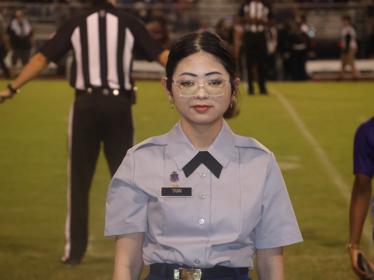 Woodlawn High's Thu Tran became the first deaf student at the school to perform the national anthem in sign language before the Panthers' home football game against Central last week.

wafb.com/2025/10/10/woo…

wbrz.com/news/woodlawn-…