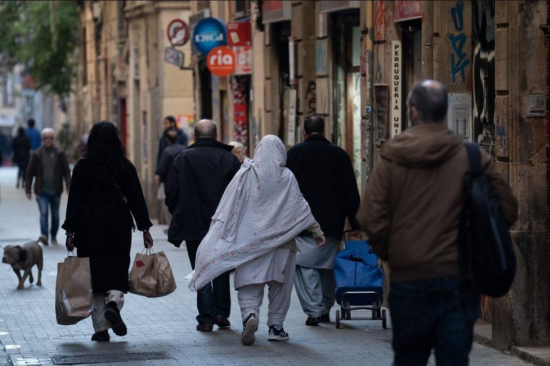 SaraHispania's tweet image. 🇵🇹 PORTUGAL.
🔴 ‼️ Cierra la puerta a la inmigración ilegal: sin trabajo, no hay visado, no hay entrada.
🔴 👉 Una señal clara de que las fronteras europeas por fin se están endureciendo.
❓️¿Y en España 🇪🇦 para cuándo?
💧Deportación, remigración, expulsión, repatriación de…