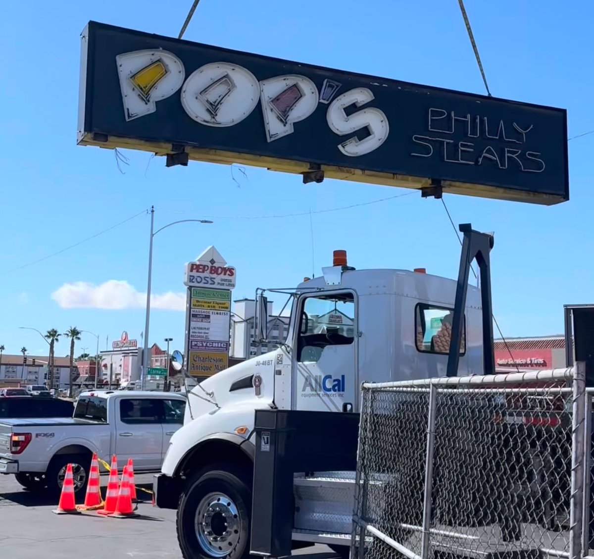 702MEMES tweet media