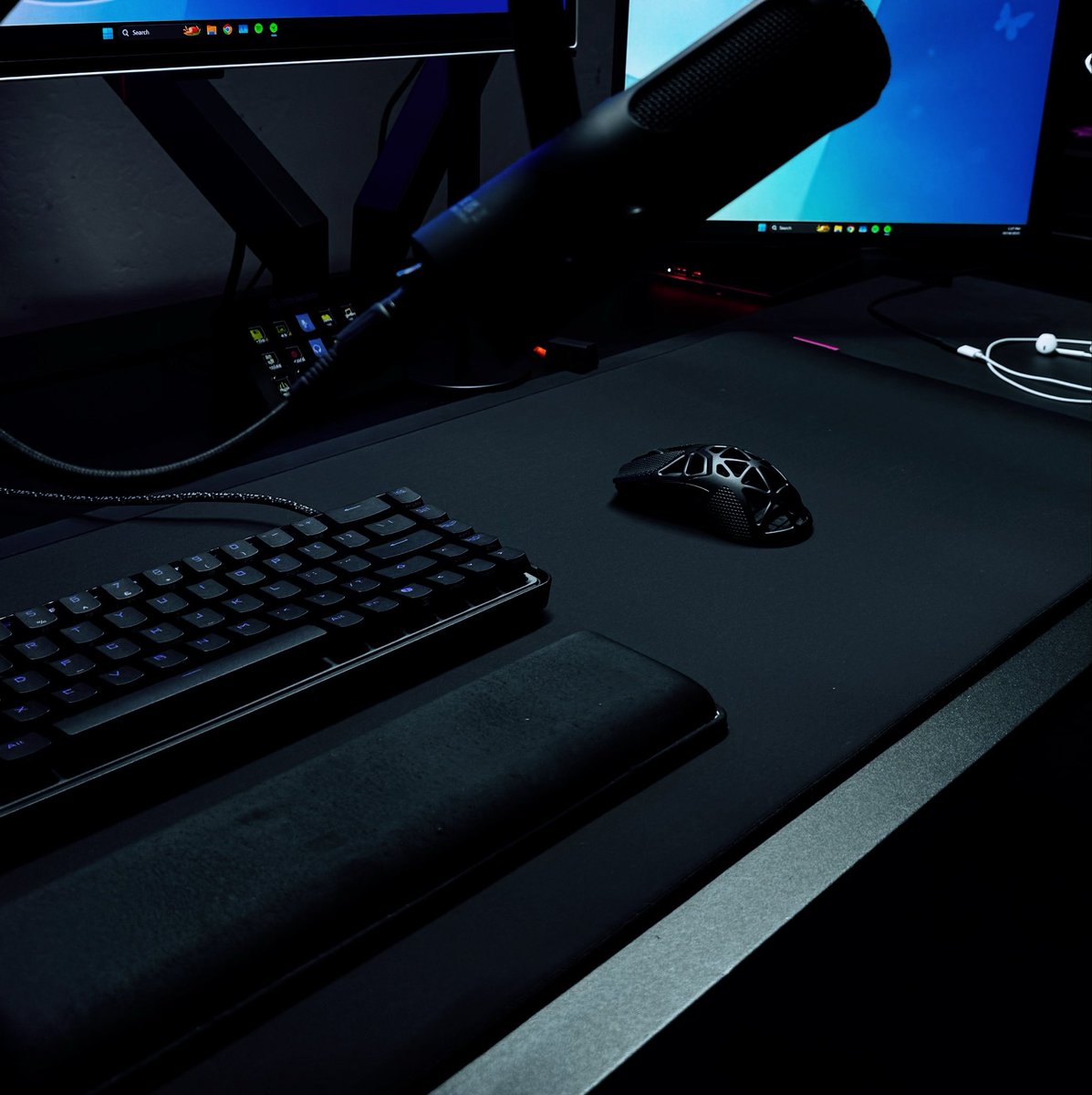 I’m bringing these out retirement. I forgot I had one of these signature edition viper minis 😭