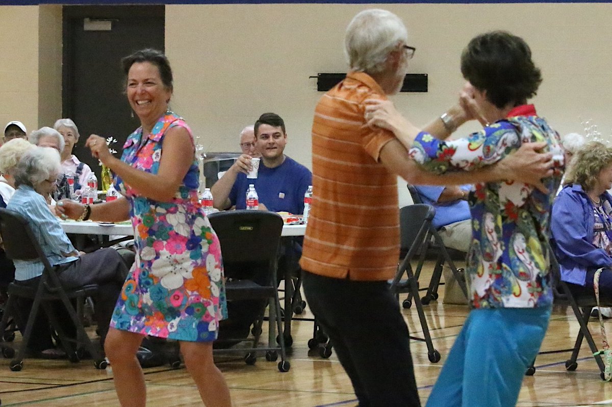 lightinguplives's tweet photo. Live music - it’s all about connection! Thanks to everyone for joining as at our Free Daytime Concert Series this year! With the support of the Tennessee Arts Commission we're bringing the joy of live music to our community, ensuring the arts remain accessible to all. https://t.co/S0yKZMMav7