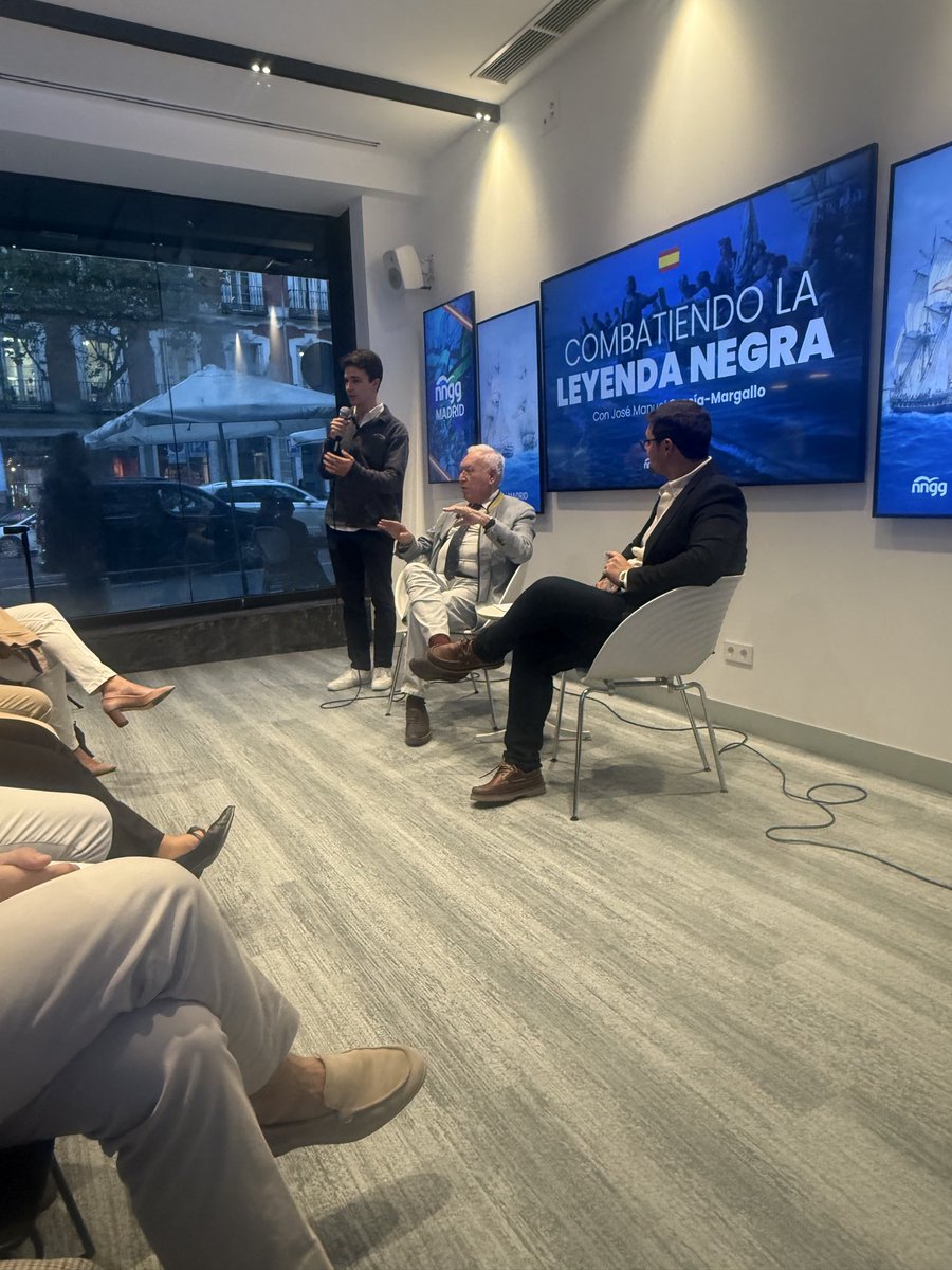 nngg_salamanca's tweet photo. Escuchar a @MargalloJm es siempre una pasada, pero que encima hablemos sobre la Leyenda Negra…
Una pasada.

¡Gracias @nnggmadrid por esta tarde de formación! https://t.co/qrqYYaTx0p