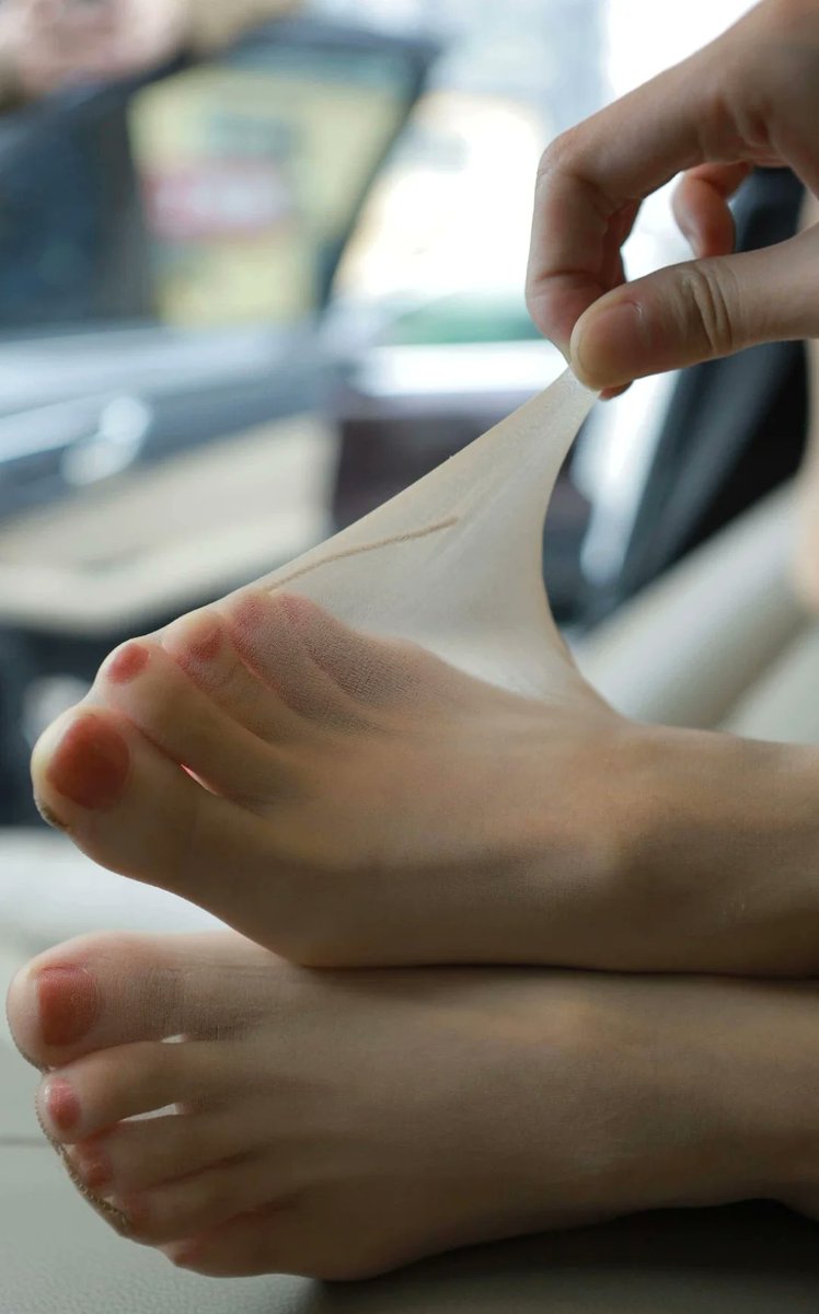 StinkyNylonFeet (@smellynylonfeet) on Twitter photo 