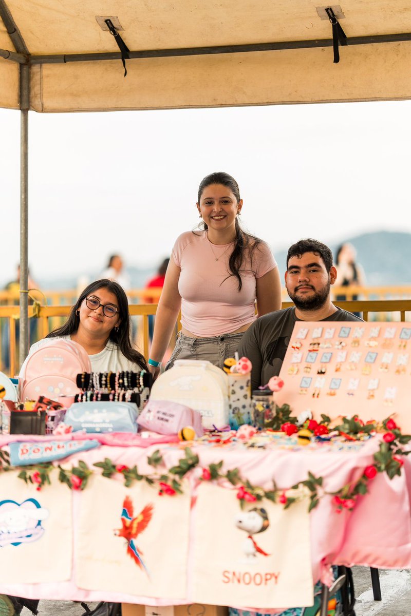 💡 En CEUTEC, la educación con propósito se vive en acción.
Estudiantes de Promoción de Ventas en CEUTEC SPS organizaron Vida Fest, recaudando L. 279,125.50 a beneficio del centro CREER. 💜
👉 Leé más sobre esta experiencia en nuestro blog: bit.ly/3J8DdSi
#CEUTEC