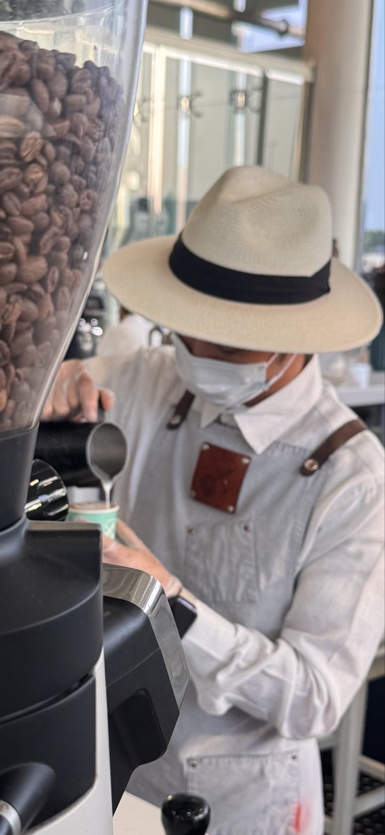 صوتك،
له حب ثاني غير حبي لك.. ❤️