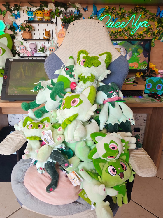 I was just organizing my shelves and somehow ended up with… a mountain of Sprigatitos 😂💚