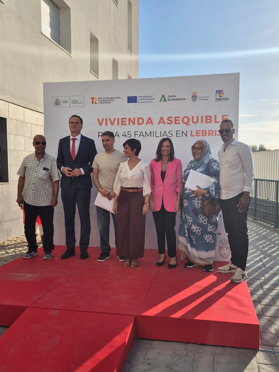 Hoy he vivido uno de esos días que te llenan, que te enorgullecen; que te impulsan a continuar

Desde hoy, 45 familias ya disfrutan de su nuevo hogar en Lebrija. No es suficiente, pero es el camino. Y no vamos a parar