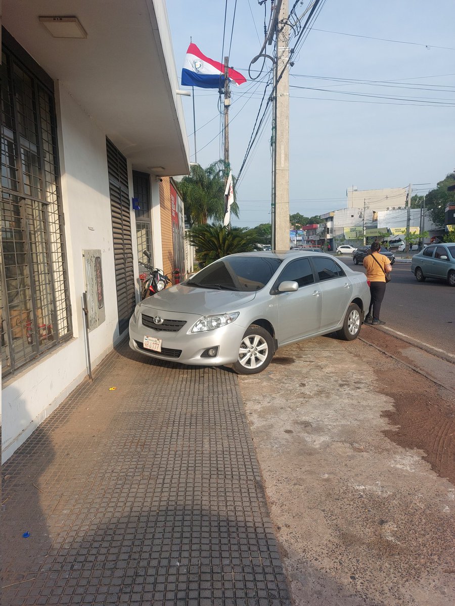 hyperFEDEX's tweet image. "Al paraguayo no le gusta caminar"
Los espacios para caminar:
