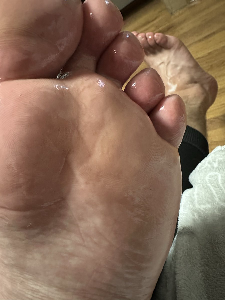 ass90hot's tweet photo. #feet #feetworshi̇p #feetfetısh #feetmale #fetish #soles #footfetısh https://t.co/jDUZKVz8NV