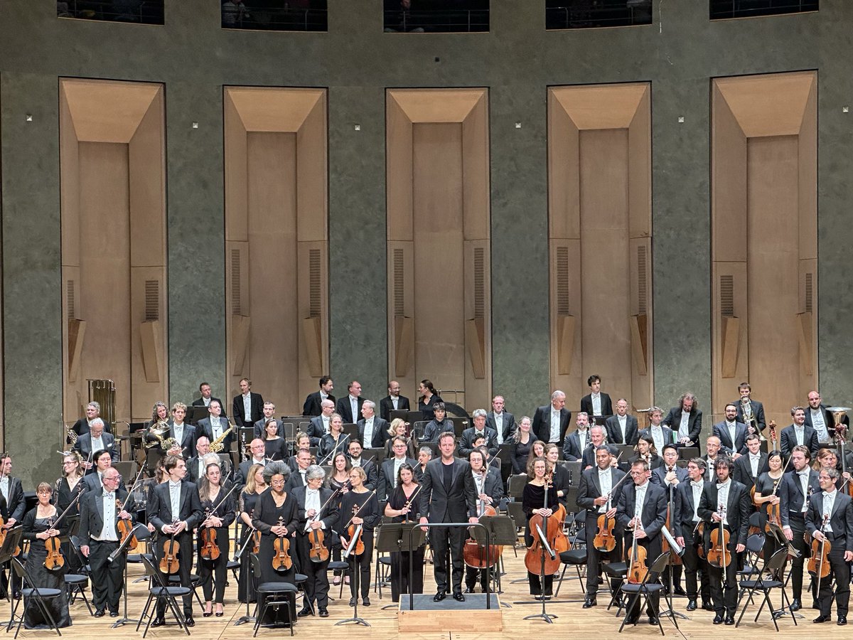 Le génie de Rachmaninov magnifié à la <a href="/philharmonie/">Philharmonie de Paris</a> ce soir par <a href="/CaseScaglione/">Case Scaglione</a> , Federico Colli et les musiciens de l’<a href="/ONDIF/">Orchestre.nat.IdF</a> ; le temps d’un concert, la médiocrité ambiante s’est évaporée pour laisser place à la beauté de la musique.