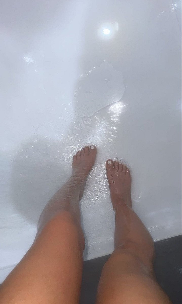 ukpublicfeet's tweet photo. @katiejanesimps1 ukfeet #ukseller #buyingcontent https://t.co/R3MtUuqQaB