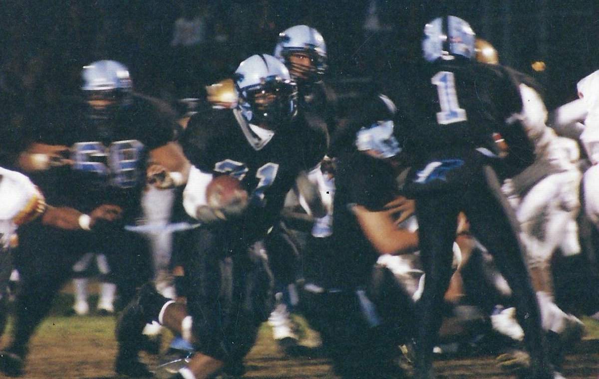 BrothaCraig's tweet photo. In honor of Carson-Banning week- #TBT the time I was fortunate enough to play for the best high program in the #CitySection.
#ColtLove | #AKidFromCarson https://t.co/56eWFNBtuV