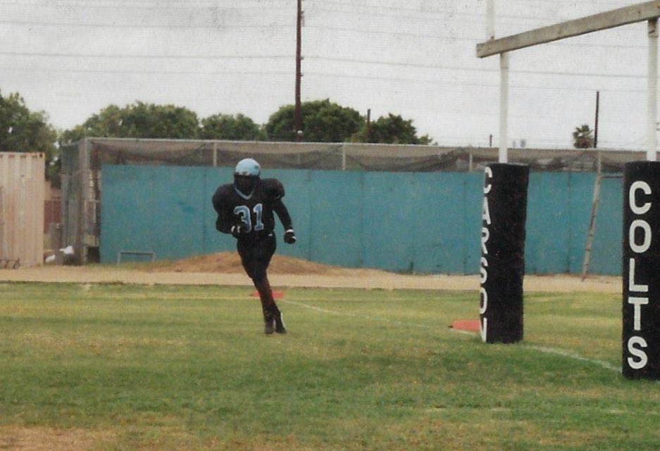 BrothaCraig's tweet photo. In honor of Carson-Banning week- #TBT the time I was fortunate enough to play for the best high program in the #CitySection.
#ColtLove | #AKidFromCarson https://t.co/56eWFNBtuV