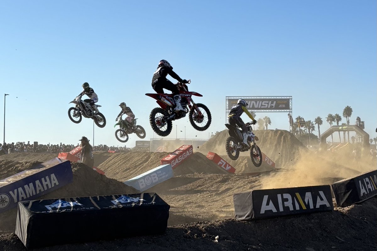 STOMPGRIP's tweet image. We had an awesome time at Moto Beach Classic '25 🏁

Fast bikes, great people, and unreal energy all day. 

Events like this show what the moto community is all about.

#Stompgrip #TractionInAction #GrabLifeByTheTank #MotoBeachClassic