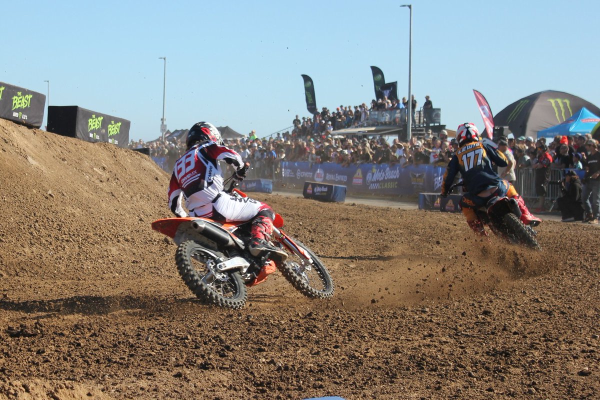 STOMPGRIP's tweet image. We had an awesome time at Moto Beach Classic '25 🏁

Fast bikes, great people, and unreal energy all day. 

Events like this show what the moto community is all about.

#Stompgrip #TractionInAction #GrabLifeByTheTank #MotoBeachClassic