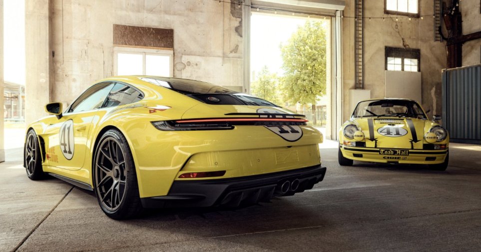 CesarDDV's tweet photo. Two generations of the 911 S/T brought together: the original from 1972 and the reinterpretation from 2024.-Via @PorscheNewsroom 
https://t.co/JQelaCpcRW https://t.co/GWuKbkujBO