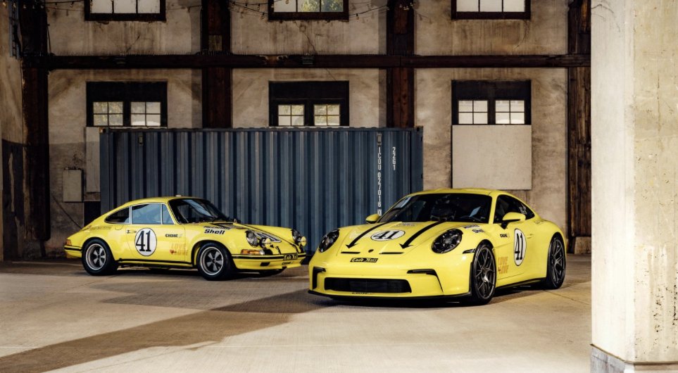 CesarDDV's tweet photo. Two generations of the 911 S/T brought together: the original from 1972 and the reinterpretation from 2024.-Via @PorscheNewsroom 
https://t.co/JQelaCpcRW https://t.co/GWuKbkujBO