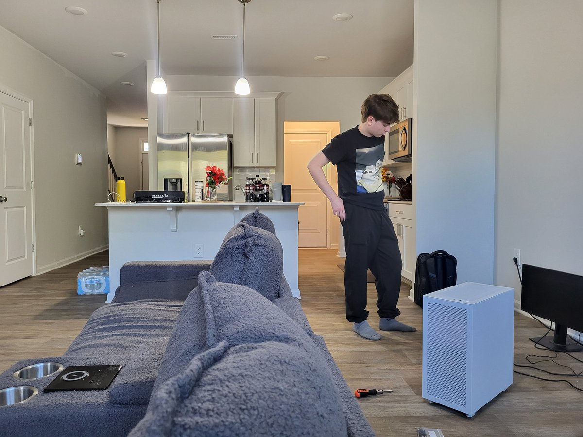 2350 miles driven across the country to retrieve <a href="/reveal_rl/">SSG reveal</a> belongings from the prison cell.  Then, onto the new digs in NC.  
#rocketleaguelife