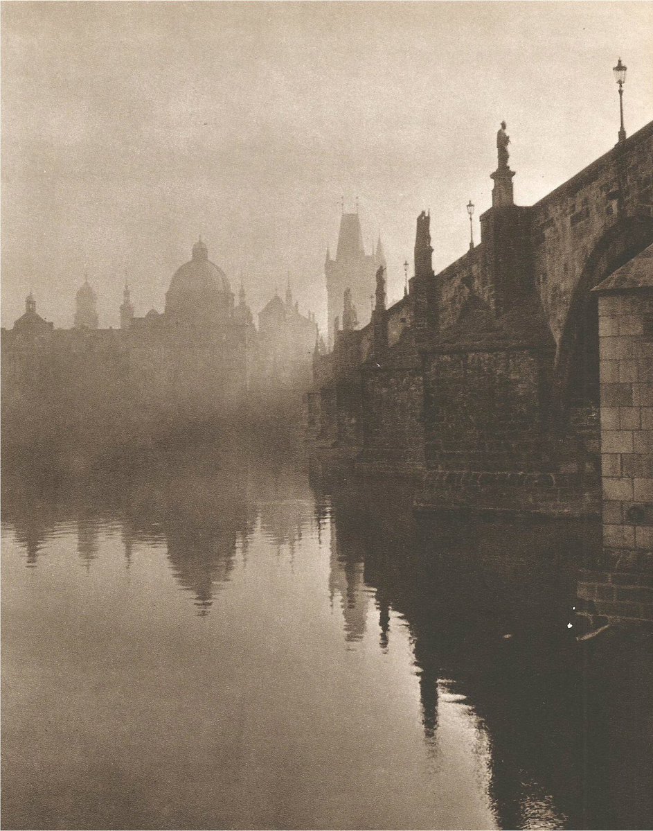 WilhelmGustloff's tweet image. Jindřich Marco
Charles Bridge, Autumn Morning
1940