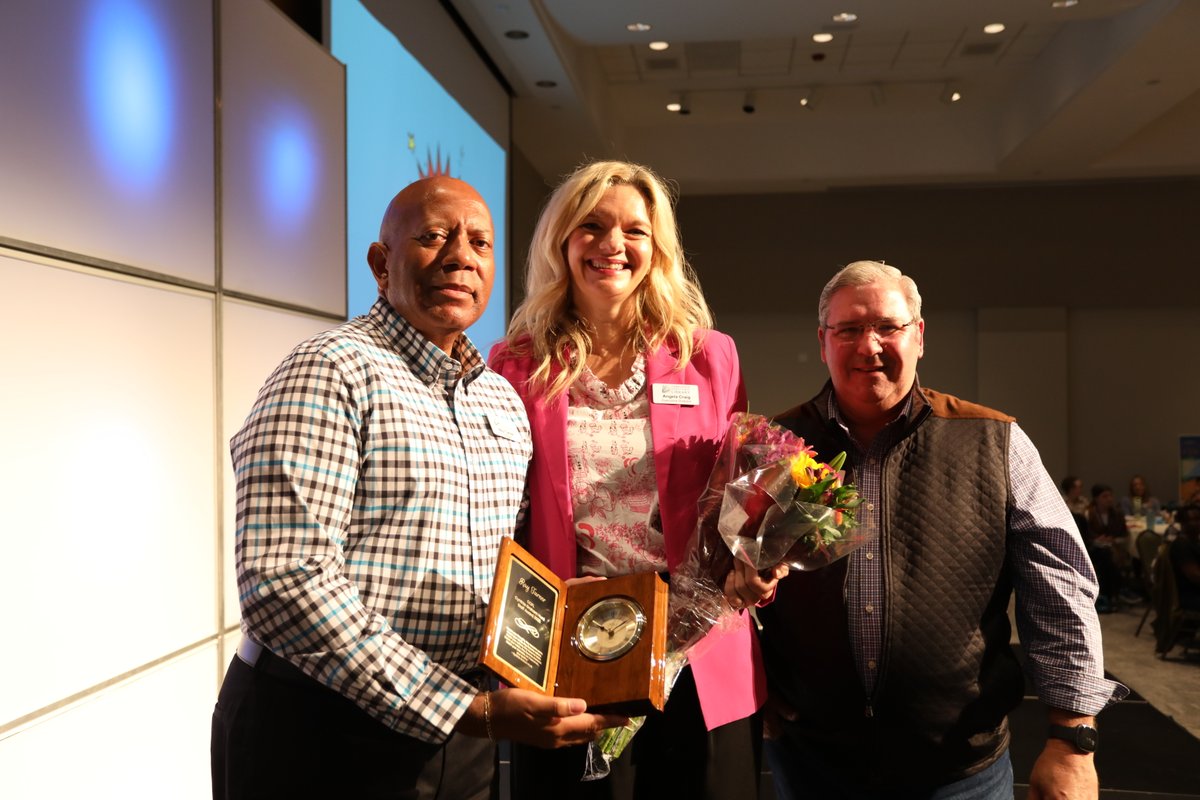 ChasCoLibrary's tweet image. 🎉We are proud to share that Ray Turner, Branch Manager at the Otranto Road Library, has been named the 2025 Cynthia Graham Hurd Staff Award winner. 

Join us in celebrating Ray for everything he does to make our libraries and our community stronger! 💛