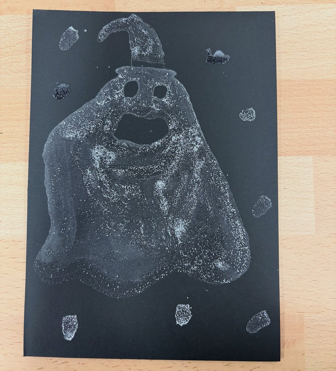 Lovely Halloween/Science crossover to explore evaporation. We mixed salt&amp;water together before painting a picture with it. They loved seeing the water had evaporated&amp;left behind the salt. So proud of how confident Y5 are getting using key vocab such as solvent and solution! 💜