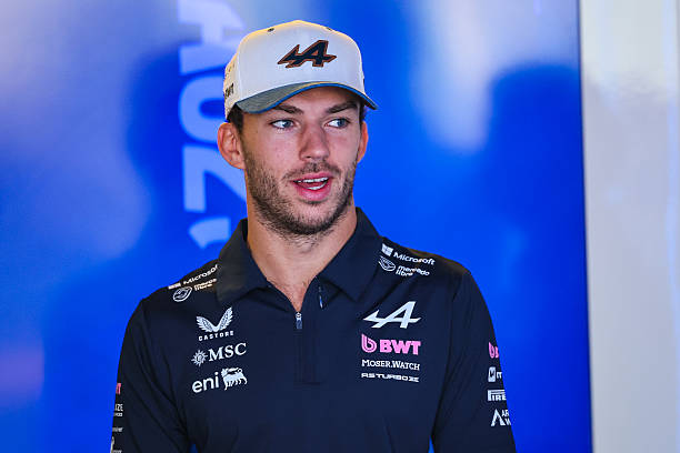 🔵 L’équipe à identifier des problèmes de performance depuis Monza de nouvelles pièces vont être mis sur la voiture de Pierre !

"Nous réparons évidemment des pièces. On ne peut pas avoir de nouvelles pièces aérodynamiques chaque week-end, et certaines s’usent."

"On veut mettre