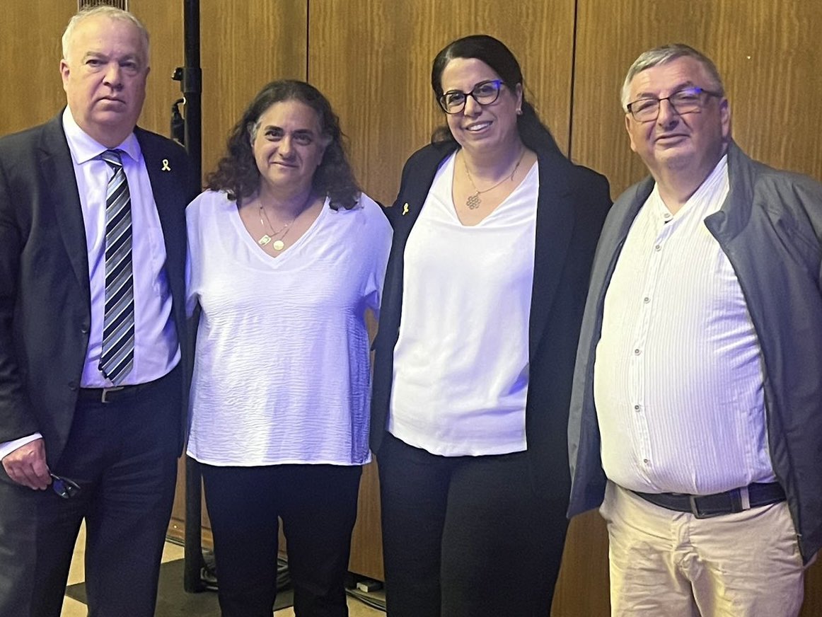 This evening, we honored the memory of the ones we have lost on the 7 October massacre 🕯️

Thank you <a href="/EP_President/">Roberta Metsola</a> for your inspiring speech, thank you to ministers <a href="/FranckenTheo/">Theo Francken</a> and Jean Luc Crucke and commissioners <a href="/hadjalahbib/">Hadja Lahbib</a> <a href="/dubravkasuica/">Dubravka Šuica</a> <a href="/OliverVarhelyi/">Oliver Varhelyi</a> for your presence.