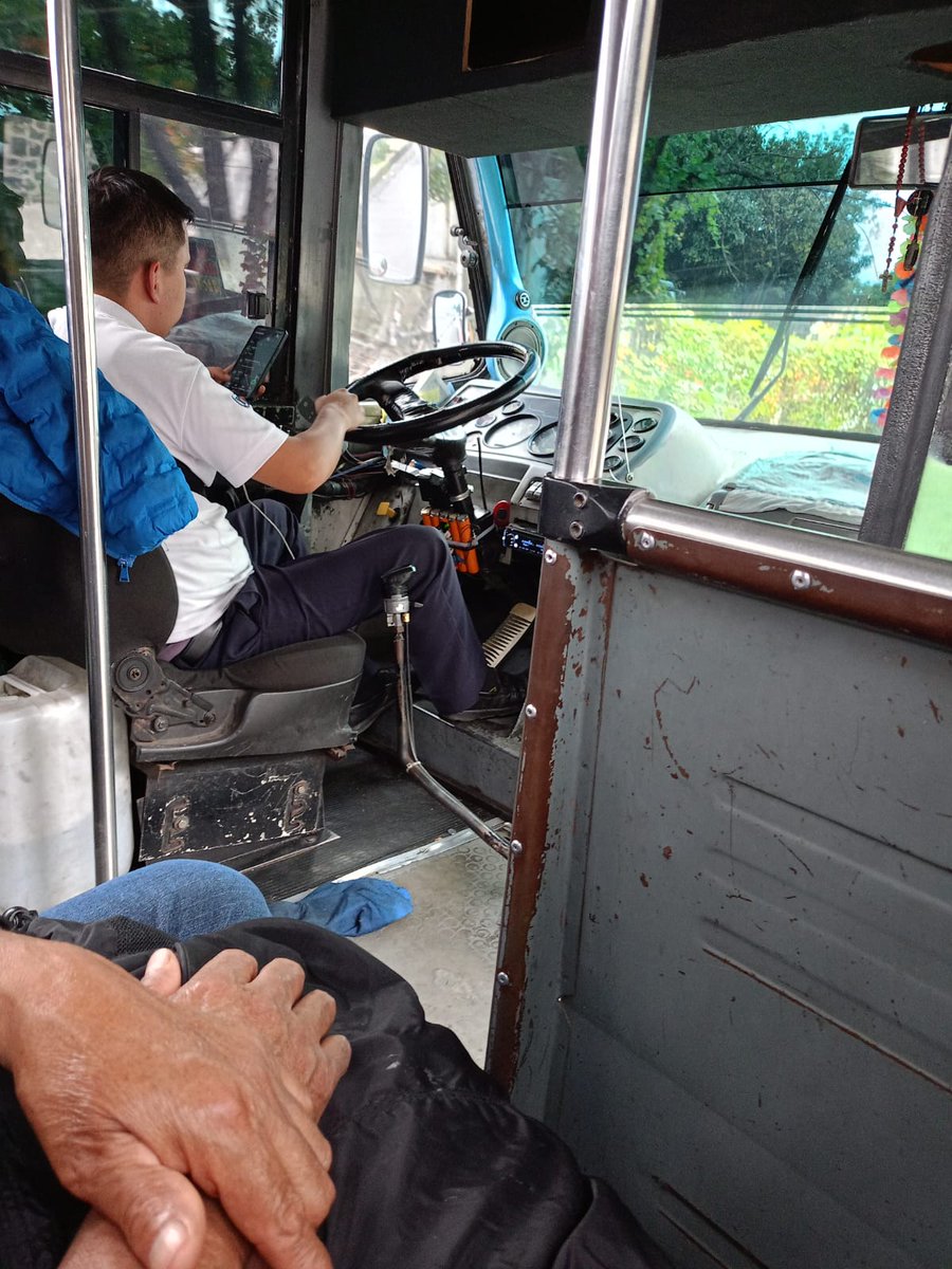 mariyckar's tweet photo. Unidad 43008
Iba rumbo a san bartolo ameyalco a eso de las 14:00 el 16/10/25

Con el crlular y s muy bsja velocidado

E que se trata @LaSEMOVI
@AlvaroObregonMx https://t.co/WP50fpXuB5
