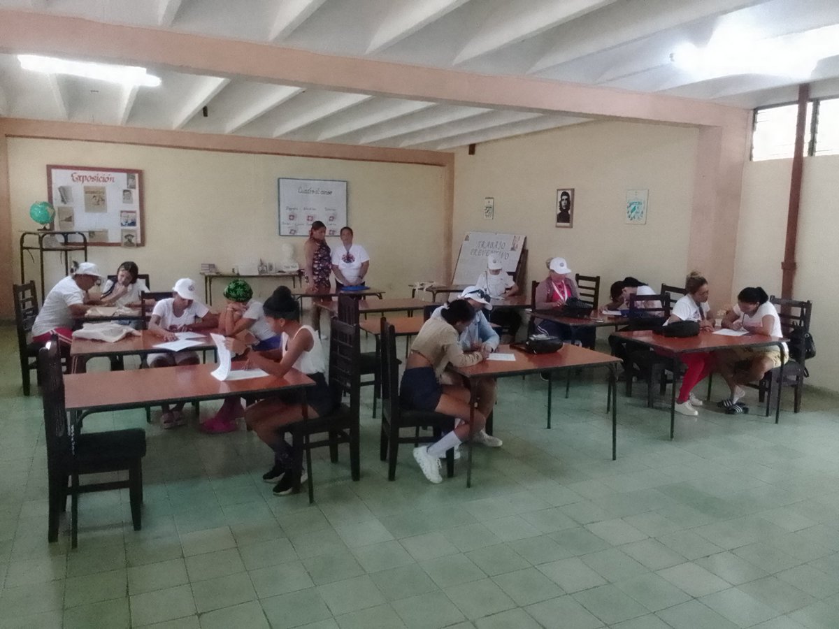 #Jobabo continúa la realización de las encuestas del Proyecto de VBG de la FMC en el Mcpio por  el grupo multidisciplinario en esta ocasión a las jóvenes teniendo como escenario al IPA Manifiesto de Montecristi con la organización adecuada.
#NoaLaVBG.