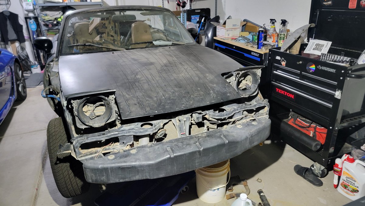 LinkedChief's tweet image. I like broken cars 
#cars #automotive #shitbox #nissan #mazda #miata #300zx