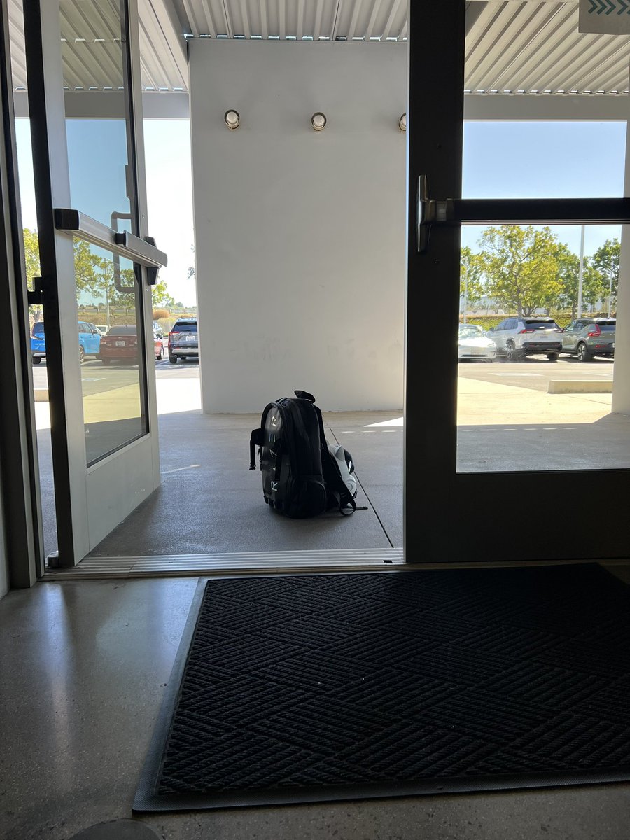 Razer's tweet photo. This is Sneki’s first solo trip to #TwitchCon

They grow up so fast 🥺💚 https://t.co/KOXj0GyhBX