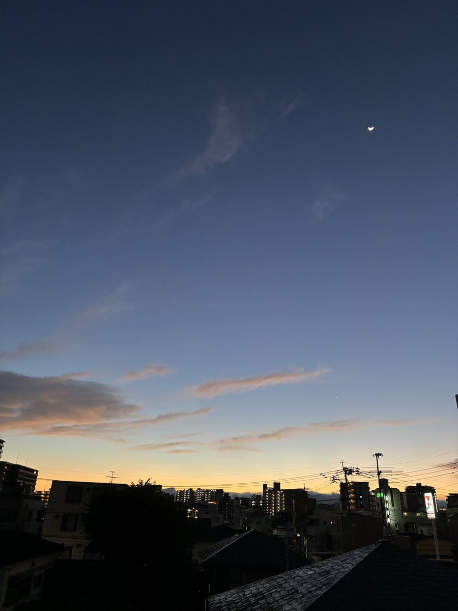 おはようございます(*^^*)
金曜日、地元は涼しく気持ちの良い朝です。
明日の土曜まで、しごと頑張ります💪

今日も一日よろしくお願いします🍀*゜

♯イマソラ