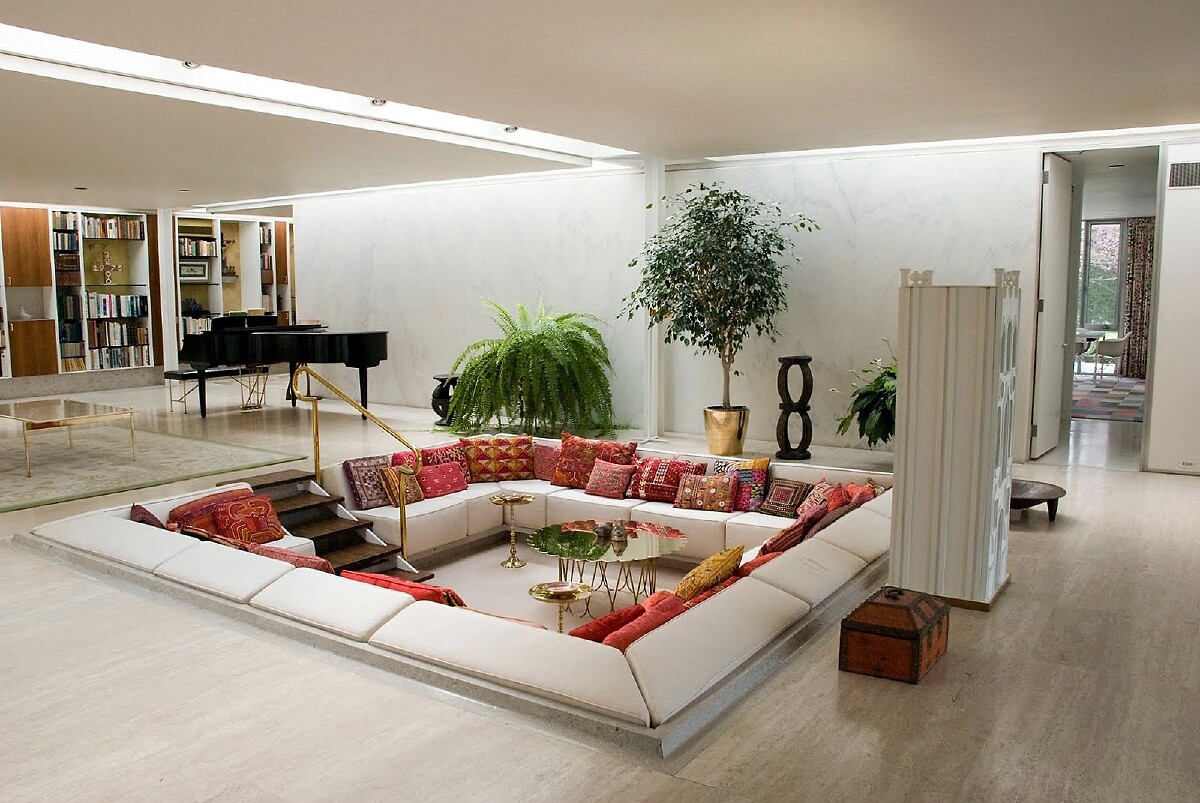 RobertCookHomes's tweet photo. This article outlines 14 once-popular home features,like formal living rooms and heavy wallpaper, that could hurt resale value today. A smart read for investors and sellers prepping for market. https://t.co/bq7fPBhS7S https://t.co/tmPjLFNBJN
