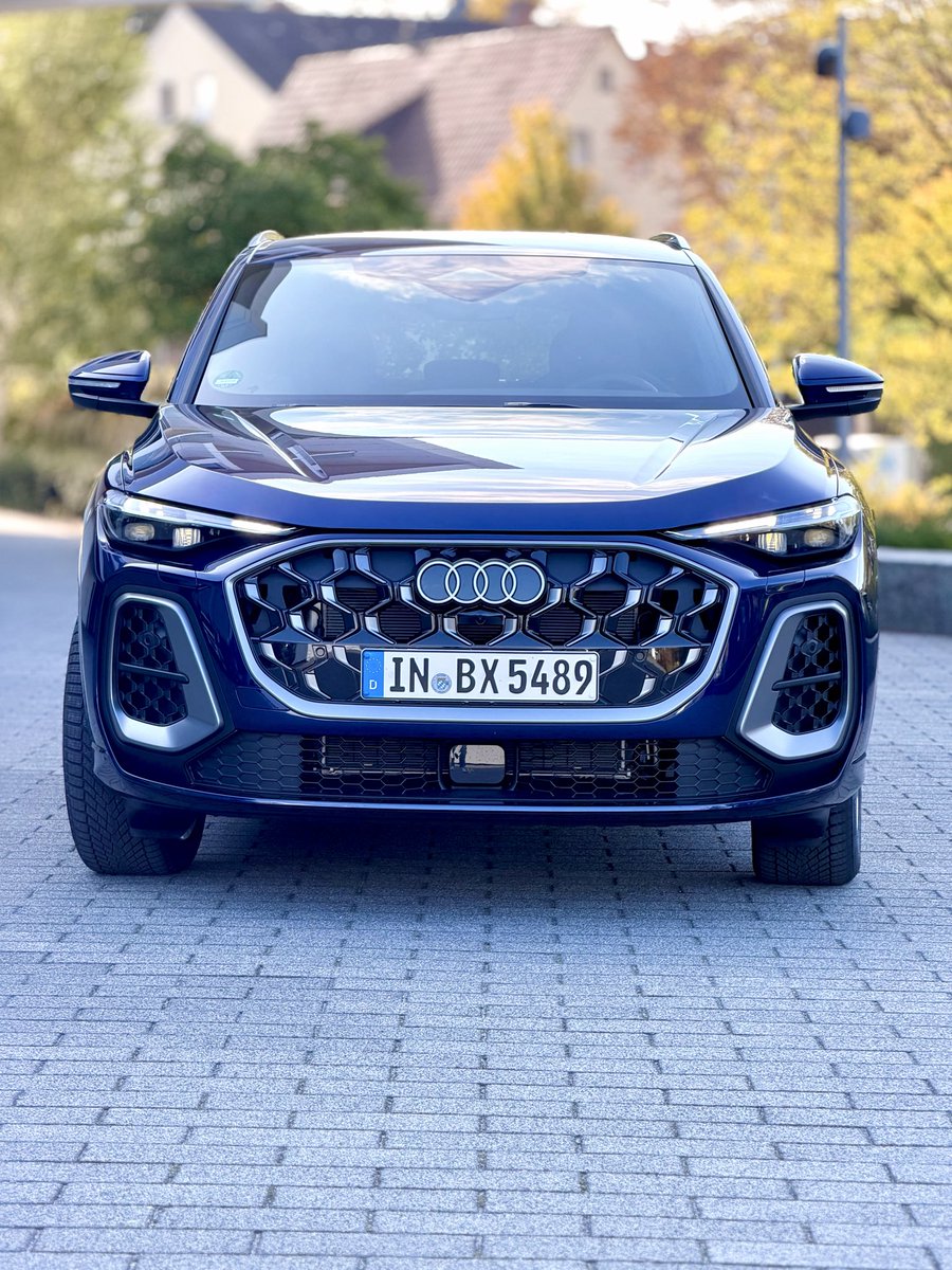sidpatankar's tweet image. 3rd gen #AudiQ5 is efficient, bold + manages to carry over previous gens’ comfort, handling &amp;amp; other strengths. Plus a new design language. Looks good in Navarra Blue though the alloys aren’t so sexy. Covered over 600 kms. Fun!
India will get it next year. Review sooner! lol 
SVP